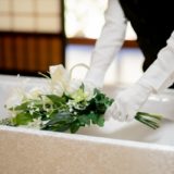 葬儀の流れマニュアル | 葬儀の事前準備から当日の流れ、葬儀後まで徹底解説